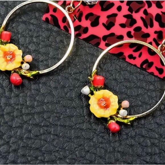 🌼 Betsey Johnson NEW round dangle embellished earrings 🌼 - Picture 5 of 6